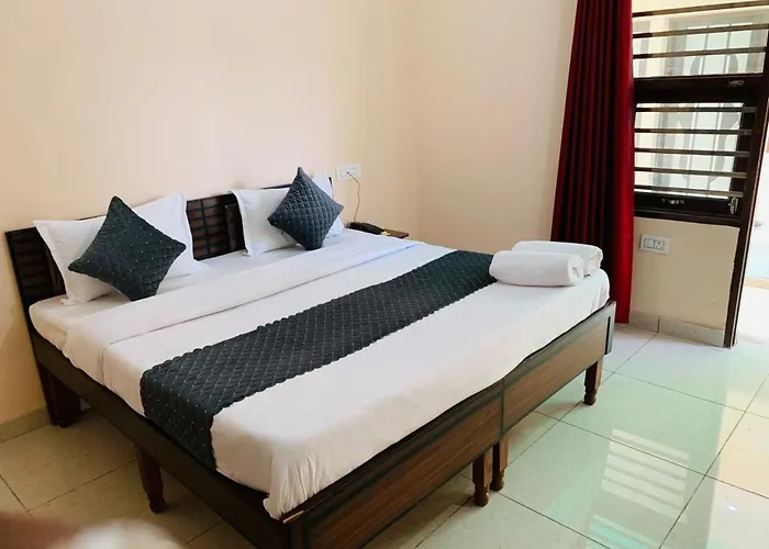 Hotel Mahadev Home-Stay !! Near Chandigarh It'L Airport